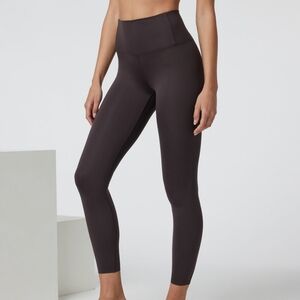 Vuori High-Waist Leggings in Deep Charcoal